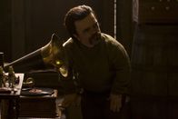 Low Down – Alain (Peter Dinklage)
