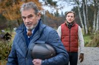 Sturm der Liebe – Aus Rücksicht auf Shirin lehnt Henning (Matthias Zera, l.) ein Angebot seines Vaters Heinrich (Ralph Schicha, r.) ab.