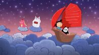 Unser Sandmännchen – In diesem traditionellen chinesischen Wiegenlied wird das Bett im Traum zu einem Schiff, mit dem das chinesische Mädchen und ihr Panda Plüschtier ein kleines Abenteuer in den Wolken erleben.