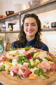 Zu Tisch mit Lucie - Kitchen Hacks – Köchin Lucie präsentiert eine Eigeninterpretation des beliebten Charcuterie-Boards.