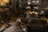 Reef Break – v.l.n.r.) Doug O'Casey (Rob Collins); Mr. Pink (Vince Colosimo); Carter Eastland (Grant Bowler); (vorne) Nina Eastland (Melina Vidler)
