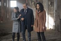 Charmed – v.l.n.r.) Mel Vera (Melonie Diaz); Harry Greenwood (Rupert Evans); Macy Vaughn (Madeleine Mantock)