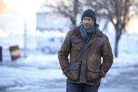 The Strain – Die Taten deines Sohnes und die jüngsten Ereignisse bringen Eph (Corey Stoll) dazu, New York zu verlassen. Doch wird er in Philadelphia wirklich tatenlos zusehen, wie die Strigoi mehr und mehr Macht über die Menschen erlangen?; Die Taten deines Sohnes und die jüngsten Ereignisse bringen Eph (Corey Stoll) dazu, New York zu verlassen. Doch wird er in Philadelphia wirklich tatenlos zusehen, wie die Strigoi mehr und mehr Macht über die Menschen erlangen?