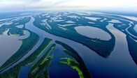 Mythos Amazonas – Wenn im Sommer der Schnee in den peruanischen Anden schmilzt, wird das Amazonasbecken großflächig überflutet. Gut ein Fünftel Amazoniens steht dann unter Wasser - eine Fläche viermal so groß wie Deutschland.
