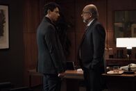 Counterpart – Peter Quayle (Harry Lloyd, l.); Roland Fancher (Richard Schiff, r.)