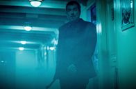 Tatort – Unter den Passagieren breitet sich wegen des Feuers Panik aus – Reto Flückiger (Stefan Gubser) ist privat an Bord und beginnt zu ermitteln.