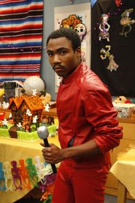 Community – Um Extrapunkte in Spanisch zubekommen - nimmt Troy (Donald Glover) selbstverständlich an Annies Halloweenparty teil ...