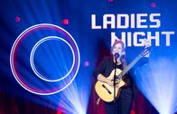 Ladies Night – ARD/WDR LADIES NIGHT, "Kabarettistischer Abend mit reiner Frauenbesetzung aus dem Gloria-Theater Köln" Uhr im ERSTEN. Zu Gast bei Lisa Feller: Fee Badenius.
