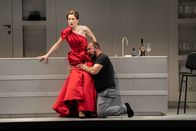 Tosca – Tosca (Malin Byström) und Scarpia (Gevorg Hakobyan) in der Tosca-Inszenierung der Niederländischen Oper in Amsterdam.