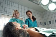 SOKO Kitzbühel – (v.li.) Kristina Sprenger (Karin Kofler), Christine Klein (Dr. Haller).