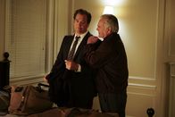 Navy CIS – Bei den Ermittlungen im aktuellen Fall, erhält Tony (Michael Weatherly, l.) Neuigkeiten, die sein Leben verändern. Sein Vater (Robert Wagner, r.) ist davon sehr angetan ...