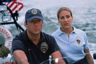 Tödliche Nähe – Detective Tom Hardy (Bruce Willis) und seine attraktive Kollegin Jo Christman (Sarah Jessica Parker) versuchen gemeinsam den Killer zu schnappen.