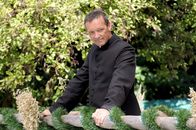 Mord in bester Gesellschaft – Michael Roll (Pfarrer Sibelius).