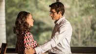 Love Child – Eva McNaughton (Maya Stange, l.); Dr. Patrick McNaughton (Jonathan LaPaglia, r.)
