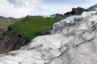 Islands eisige Riesen – Ein Gletscher, teils mit Schnee überzogen