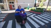 Mein Leben mit 300 kg – Janine riding her scooter at her apartment.