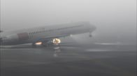 Mayday - Alarm im Cockpit – Der Vorderreifen von SAS-Flug 686 hebt beim Abheben des Flugzeugs vom Boden ab.