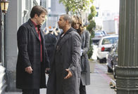 Castle – Javier Esposito (Jon Huertas, r.) glaubt, dass Castle (Nathan Fillion, l.) und Beckett (Stana Katic, r.) bereits von seiner Affäre mit Lanie Parish wissen, dabei ist alles nur ein Missverständnis ...