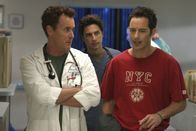 Scrubs - Die Anfänger – (v.li.) John C. McGinley (Dr. Perry Cox), Zach Braff (John 'J.D.' Dorian), Tom Cavanagh (Dan Dorian).