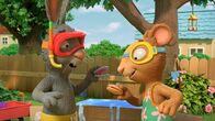 Pip und Posy – Pip und Posy spielen Meeresforscher und nutzen dafür Kekse als Muscheln.