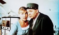Im singenden Rössl am Königssee – Waltraut Haas (Cordula), Paul Löwinger (Hausdiener Ignaz).