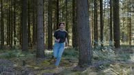 Funkschatten – Alice (Effi Rabsilber) läuft der Gefahr entgegen.