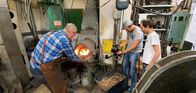 Landleben – Johann Schweiger schmiedet in seiner Werkstatt Klöpfel für Kirchenglocken.