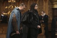 Die Musketiere – Treville (Hugo Speer, l.); König Ludwig XIII. (Ryan Gage)