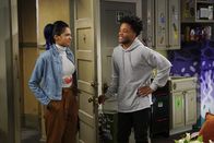 Superior Donuts – Tavi (Shamikah Martinez, l.); Franco Wicks (Jermaine Fowler, r.)
