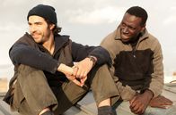 Heute bin ich Samba – Samba Cissé (Omar Sy; r.) und Walid "Wilson" (Tahar Rahim).