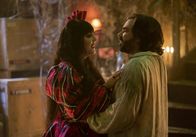 What We Do in the Shadows – Nadja (Natasia Demetriou, l.); Laszlo (Matt Berry, r.)