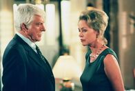 Diagnose: Mord – Dr. Mark Sloan (Dick Van Dyke, l.); Livia Parkinson (Michelle Phillips, r.)