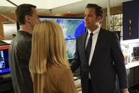 Navy CIS – Der Fall um den ehemaligen britischen Geheimagenten ist immer noch nicht abgeschlossen. Das Team um Tony (Michael Weatherly, r.), Bishop (Emily Wickersham, M.) und McGee (Sean Murray, l.) ermittelt ...