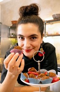 Zu Tisch mit Lucie - Kitchen Hacks – Süß und scharf: Lucie bereitet Schokoladen-Trüffel mit Chili zu.