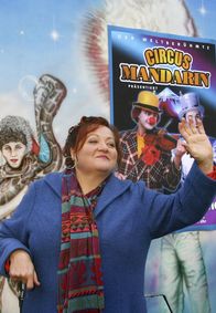Bezaubernde Marie – Die ehemalige Artistin Marie Meyer (Marianne Sägebrecht) ist Buchhändlerin geworden, hat aber noch immer ein Herz für den Zirkus.