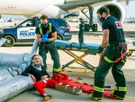 9-1-1 Notruf L.A. – L-R: Molly (Leah Pipes), Eddie Diaz (Ryan Guzman) und Evan 'Buck' Buckley (Oliver Stark)