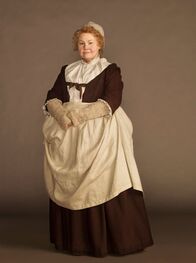 Outlander – Mrs. Fitzgibbons (Annette Badland)