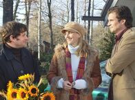 In aller Freundschaft – MDR Fernsehen IN ALLER FREUNDSCHAFT FOLGE 217, "Außer Rand und Band" Uhr. Gunnar Weinheimer (Frank Stieren), der Exfreund von Annalena, ist der Einladung des Paares Annalena Pfeiffer (Tanja Wedhorn) und Lars Wolf (Simon Böer) gefolgt. In drei Tagen wollen die Beiden heiraten.