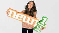 neuneinhalb - für dich mittendrin – Moderatorin Mona Ameziane.