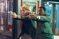 Und wieder 48 Stunden – Der Polizist Jack Cates (Nick Nolte, l.) und der Kriminelle Reggie Hammond (Eddie Murphy, r.) kämpfen wieder Seite an Seite.