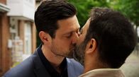 Rote Rosen – Mo (Yunus Cumartpay, r.) beschließt Paris eine Absage zu erteilen und zukünftig in Lüneburg für Formani zu arbeiten - Julius (Jan Stapelfeldt, l.) ist glücklich!