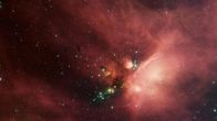 Spacetime – Das Sternentstehungsgebiet "Rho Ophiuchi", etwa 407 Lichtjahre von der Erde entfernt. Solche Staubwolken sind die Geburtsstätten neuer Planetensysteme. Auch die Erde - und somit der Mensch - sind aus solchem Sternenstaub entstanden.