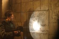 Stargate Atlantis – In der Pegasus-Galaxie stoßen Major John Sheppard (Joe Flanigan) und sein Team auf eine Stadt mitten im Meer ...