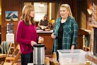 Mom – Bonnie (Allison Janney, l.); Tammy (Kristen Johnston, r.)