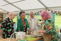 Das große Backen - UK – (v.l.n.r.) Matt Lucas; Prue Leith; Paul Hollywood; Carole