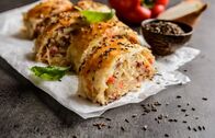Das große Promibacken – Savory strudel stuffed with sour cabbage, bacon, red pepper and onion