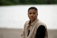 Fitting In – Jax (Ki Griffin) gilt vielen Mitgliedern der LGBQ-Gemeinschaft durch den Umgang mit der eigenen Intersexualität als Vorbild.