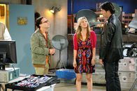 The Big Bang Theory – (v.li.) Johnny Galecki (Leonard), Kaley Cuoco (Penny), Brian Smith (Zack).