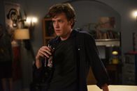 Cooper Barrett's Guide to Surviving Life – Während Cooper (Jack Cutmore-Scott) sich mit seiner Ex-Freundin herumärgert, trifft Kelly einen neuen Mann, der ihre Leidenschaft für Wettbewerbe teilt ...