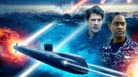 Asteroid vs. Earth – Chase Seward (Jason Brooks, l.) und Captain Rogers (Tim Russ, r.) versuchen alles, um den Aufprall des Asteroiden zu verhindern. Mit Hilfe von atomaren Detonationen in einer Tiefseespalte sollen globale Erdbeben ausgelöst werden, da die Erde so von ihrer natürlichen Umlaufbahn abweichen könnte.
